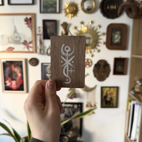 Suspension en bois - peinture originale