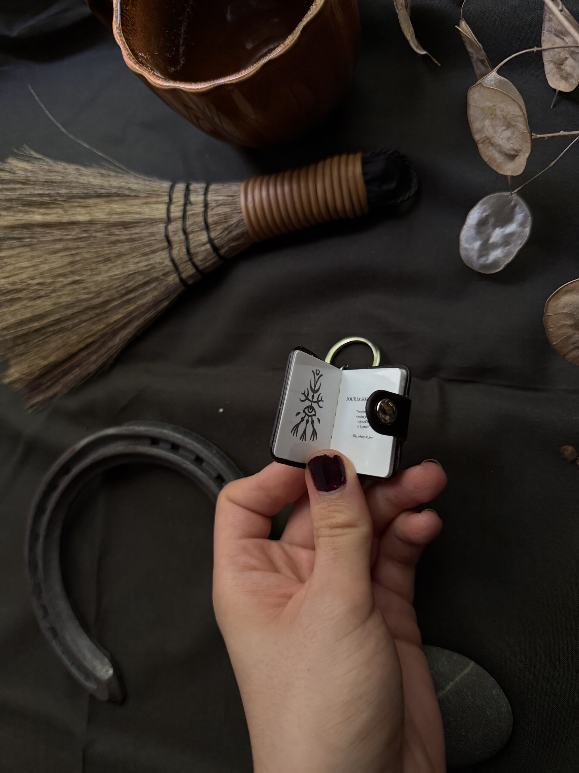 Mini-Grimoire porte-clefs - avec 9 sigils