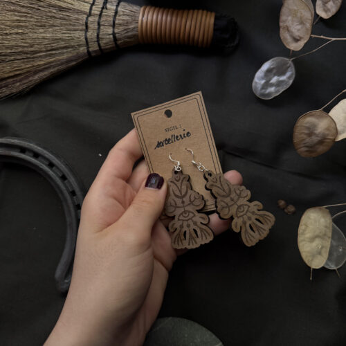 Boucles d'oreille - bois de noyer brut et argent